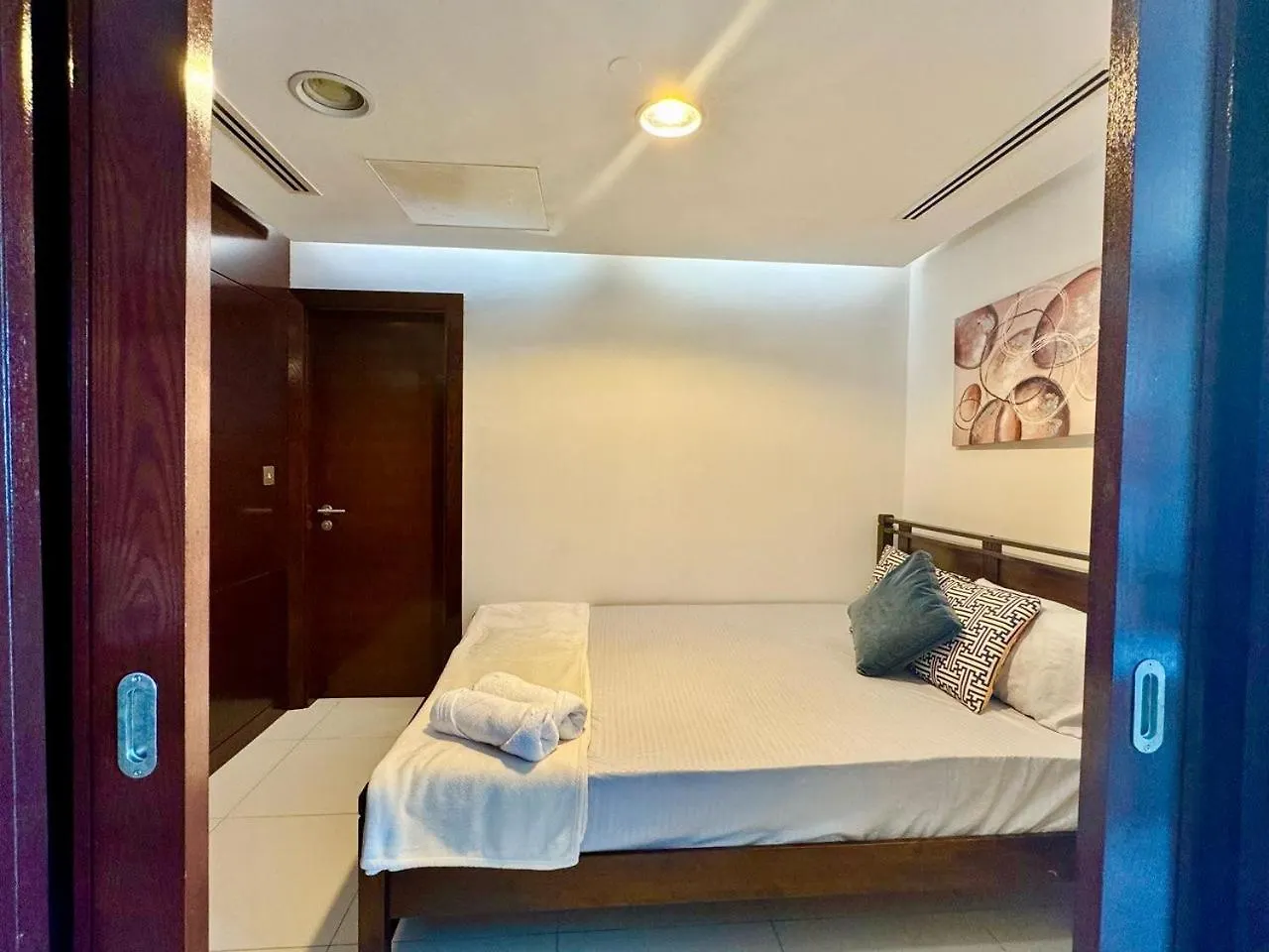 3Br Penthouse - 5 Mins From Dubai Mall 0*,  United Arab Emirates
